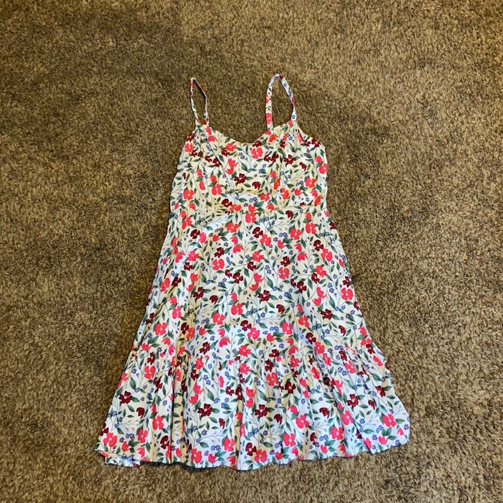 Brand new floral/white dress size M old navy